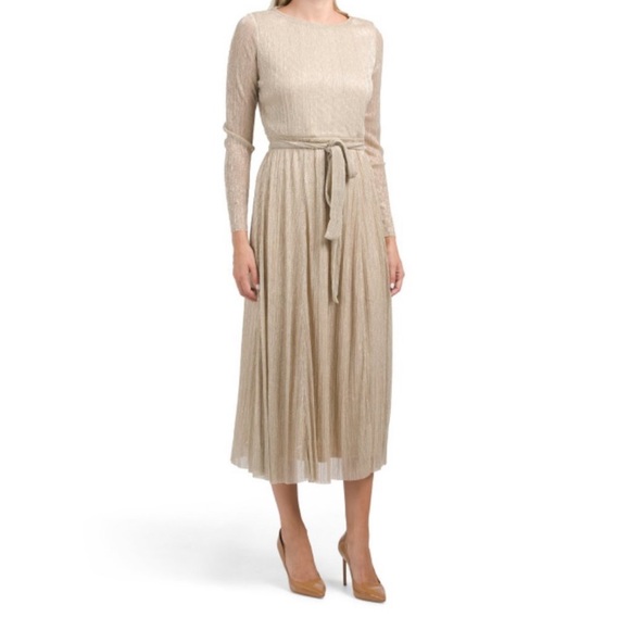 Anne Klein gold maxi dress. - Picture 2 of 13